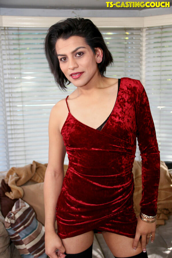 Click image for larger version  Name:	eloralove.castingcouch.bw.004.jpg Views:	3 Size:	86.0 KB ID:	66909